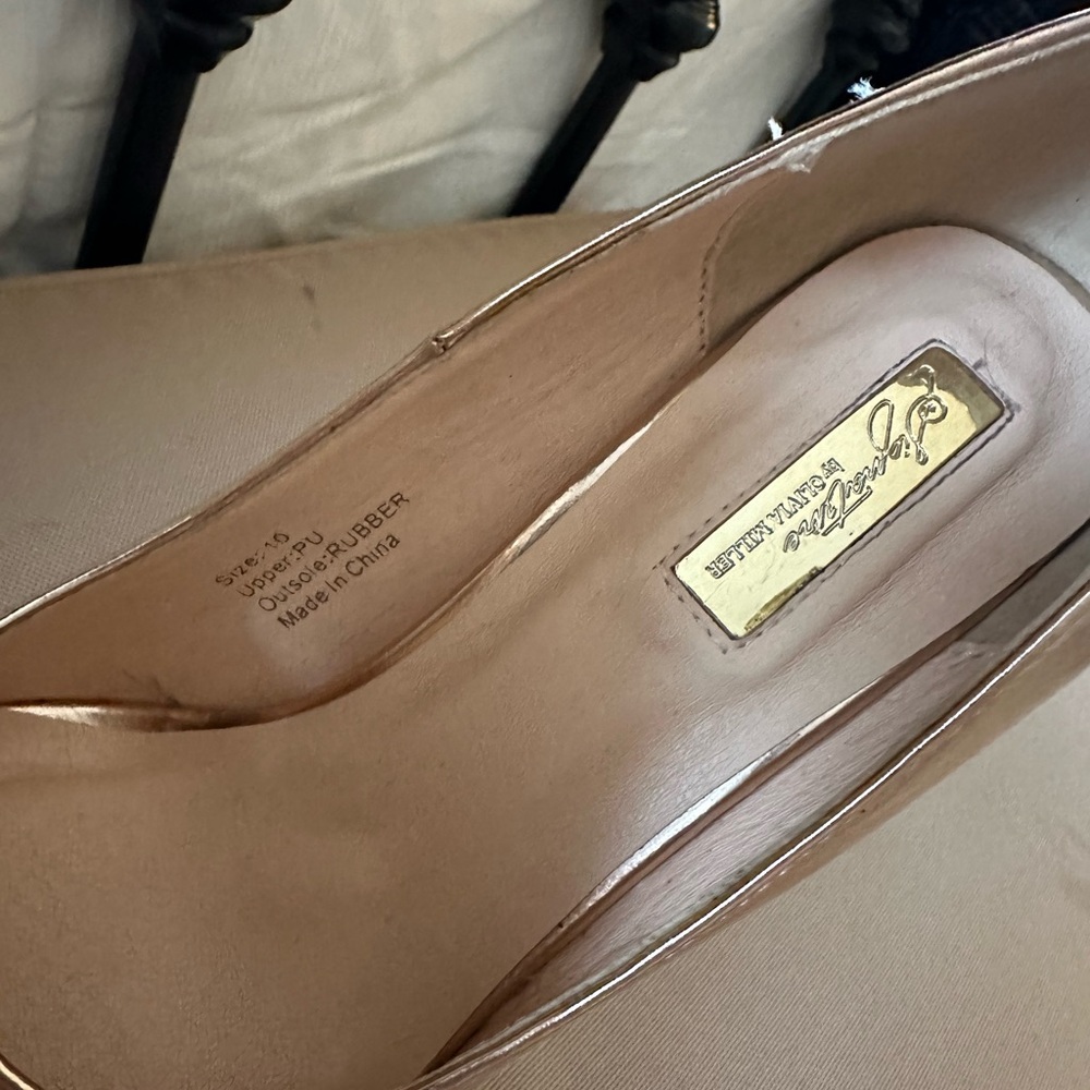 Heels - Picture 2 of 2